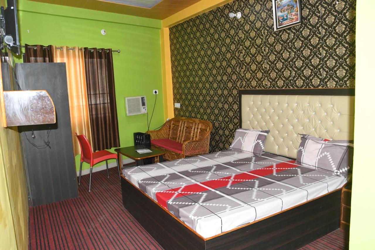 Hotel Mountain View And Rooftop Restaurant Pithorāgarh Екстериор снимка